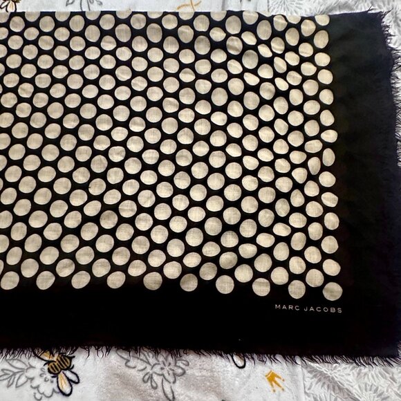 Marc Jacobs Polka Dot Scarf – White & Black ⚪️⚫️ - Picture 10 of 13